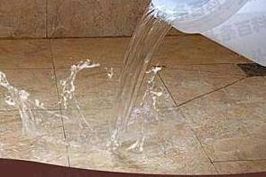 赛罕漏水维修 免砸砖防水材料该如何施工